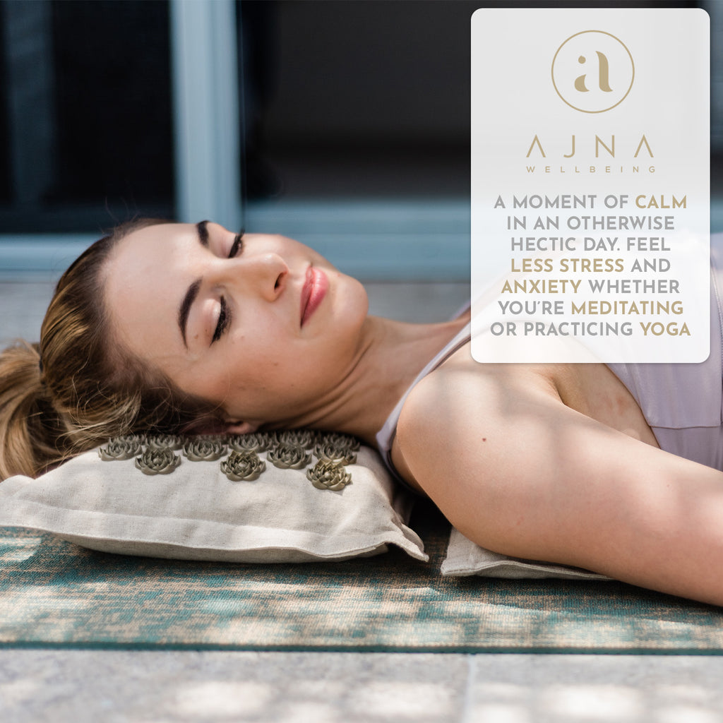 Ajnamat Eco-Luxe Acupressure Mat and Pillow Set - Natural/Gold